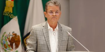 Buscan legisladores regular la inscripción de letras doradas en el Muro de Honor del Poder Legislativo