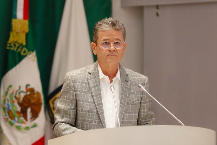 Buscan legisladores regular la inscripción de letras doradas en el Muro de Honor del Poder Legislativo