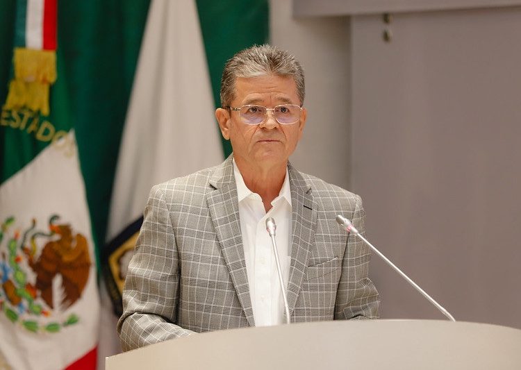 Buscan legisladores regular la inscripción de letras doradas en el Muro de Honor del Poder Legislativo