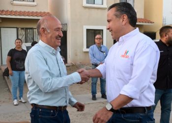 Atiende Toño Astiazarán a vecinas y vecinos de Urbi Villa del Cedro