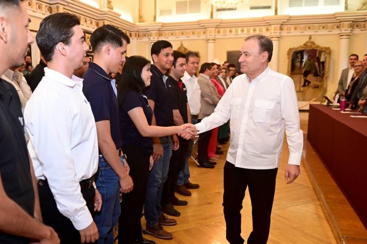 Gobernador Durazo profesionaliza a 350 mil sonorenses en inteligencia artificial con Microsoft