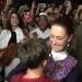 Así Recibieron en Barcelona a la Presidenta de México al llegar a su hotel