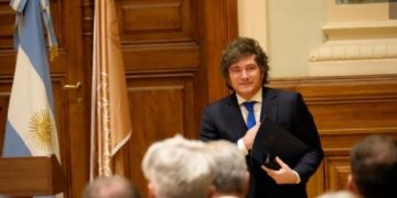 Milei prohíbe acceso a periodistas a la Casa Rosada; genera preocupación por la libertad de prensa