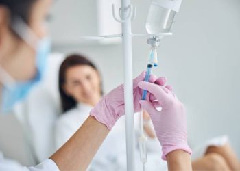 Investigan muertes por soluciones intravenosas en Sonora: 6 defunciones confirmadas