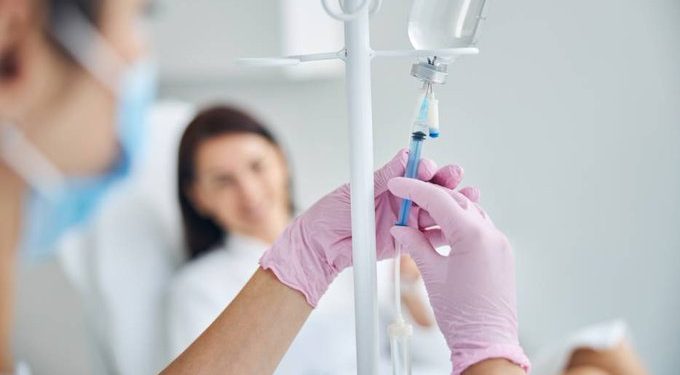 Investigan muertes por soluciones intravenosas en Sonora: 6 defunciones confirmadas