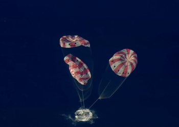 Nave Orión de la misión espacial Artemis II ameriza con éxito en el océano Pacífico