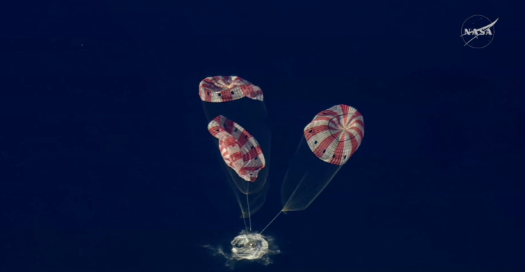 Nave Orión de la misión espacial Artemis II ameriza con éxito en el océano Pacífico