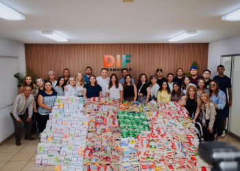 Ayudan Toño Astiazarán y Patty Ruibal a instituciones altruistas con paquetes alimenticios donados en Semana Santa