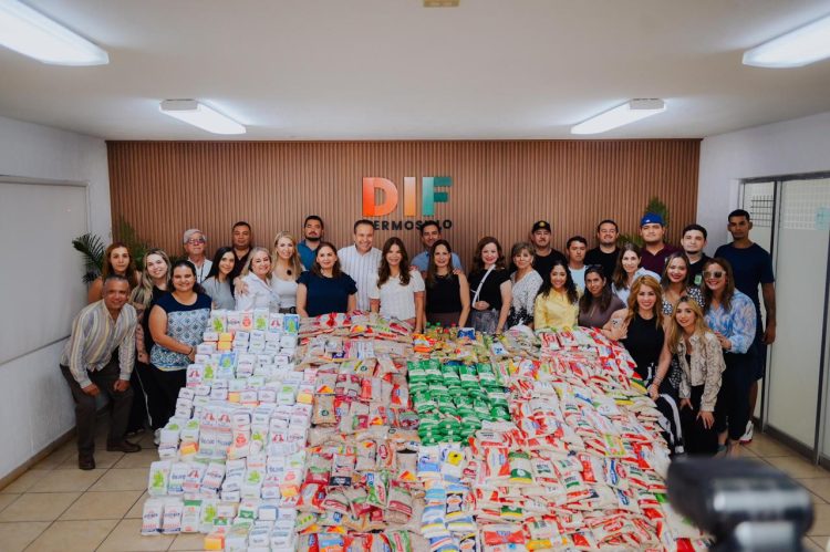 Ayudan Toño Astiazarán y Patty Ruibal a instituciones altruistas con paquetes alimenticios donados en Semana Santa