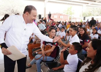 Gobernador Durazo destina la mayor inversión registrada en uniformes escolares; inicia distribución el 6 de mayo