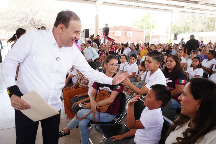 Gobernador Durazo destina la mayor inversión registrada en uniformes escolares; inicia distribución el 6 de mayo