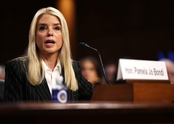 Trump destituye a Pam Bondi del cargo de secretaria de Justicia