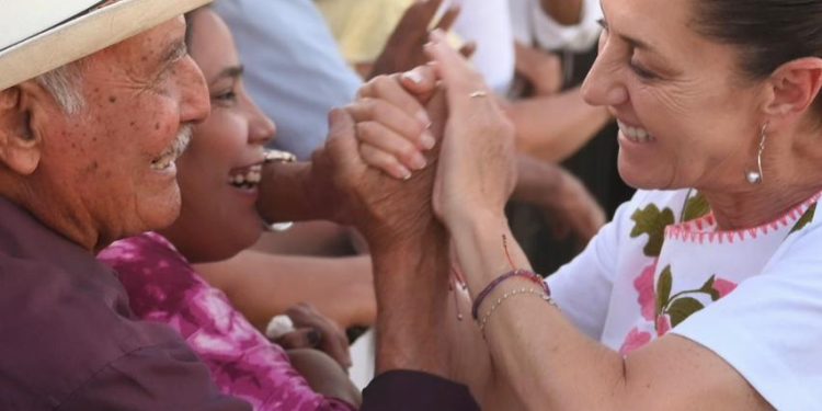 Presidenta inaugura primera etapa del Canal Principal de Navojoa y entrega títulos de concesión de agua en Sonora