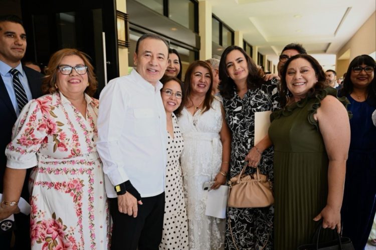 Gobernador Durazo reconoce vocación transformadora de las maestras y maestros en su día
