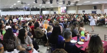 Celebra Marcela Maval a más de 600 mamás en Nogales