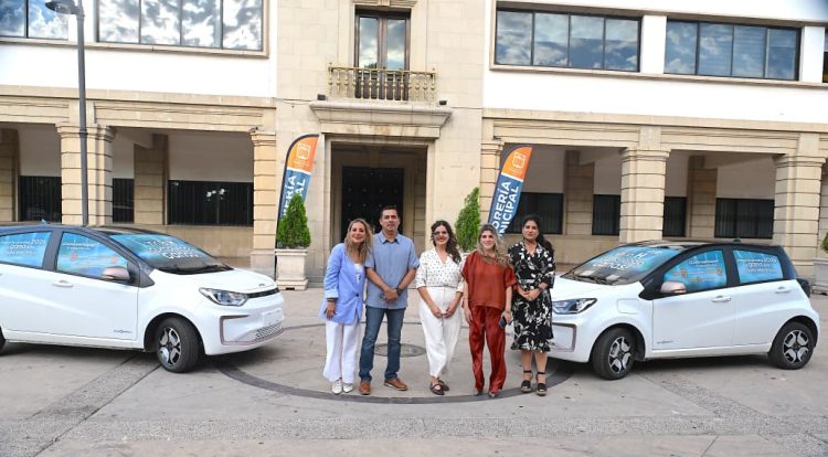 Reciben contribuyentes cumplidos los dos automóviles que se ganaron en el sorteo “En la H, ¡Cumpliendo Ganas 2026!”