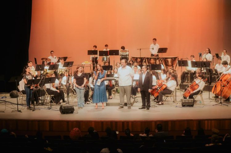 Asiste Patty Ruibal al concierto “México de Mis Amores” en el cierre de las Fiestas del Pitic 2026