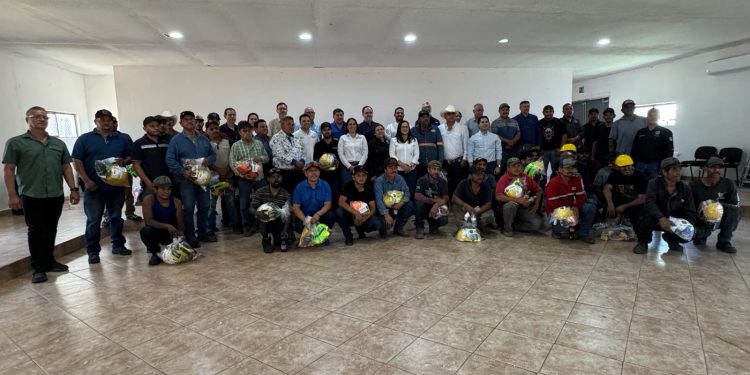 Impulsan seguridad y dignificación del trabajo minero en San Javier con entrega de 300 paquetes de protección personal para pequeños mineros