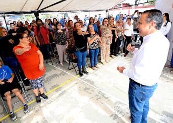 Apoya Toño Astiazarán con jornada de descacharre y salud a familias de la colonia Las Villas