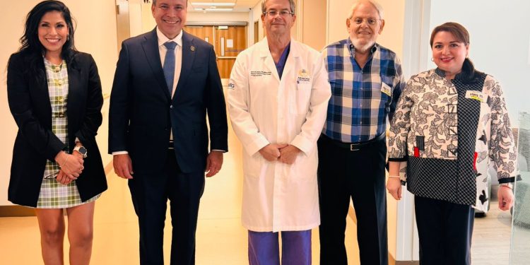 Impulsa Toño Astiazarán capacitación de personal médico con alianzas e innovación en Phoenix, Arizona
