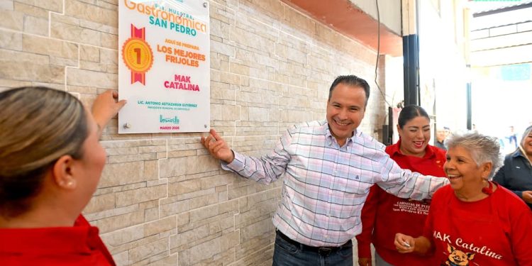 Otorga distintivo Toño Astiazarán a ganadores de la novena Muestra Gastronómica de San Pedro