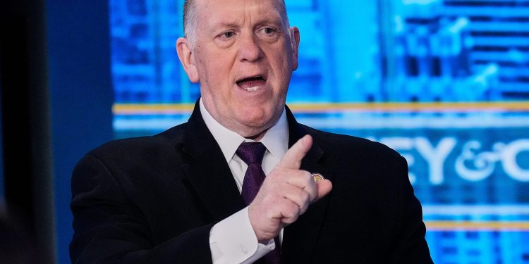 Deportaciones masivas: Homan anuncia el despliegue de 7,000 agentes de ICE para cumplir la promesa de Trump