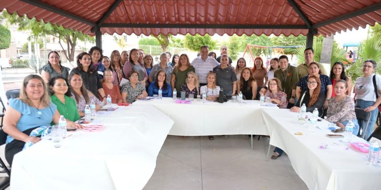 Entrega Toño Astiazarán modernización de parque en Urbi Villa del Rey en beneficio de familias del sector
