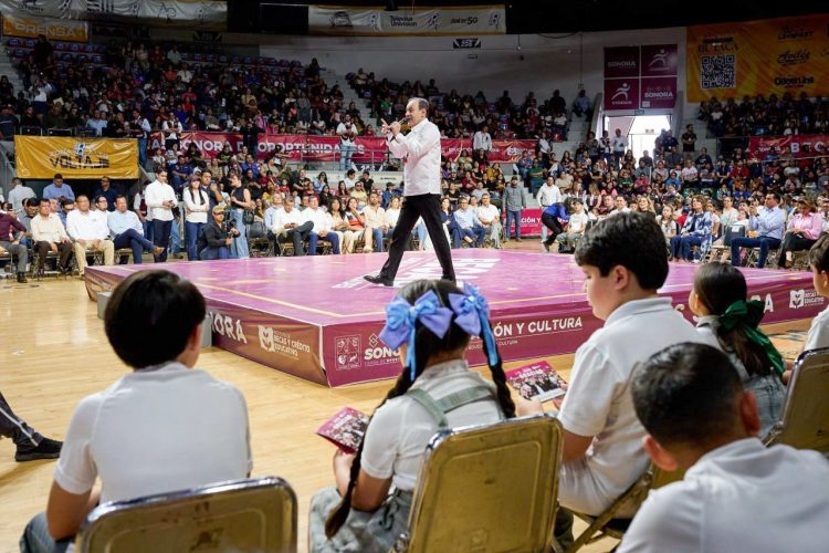 Avanza Sonora en educación: entrega Gobernador Durazo más de 4 mil becas a estudiantes de primaria