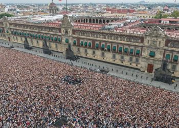 Recibo con gusto a uno de los grupos más queridos por las y los jóvenes de México: BTS. La música y los valores unen a México y Corea del Sur.