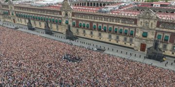 Recibo con gusto a uno de los grupos más queridos por las y los jóvenes de México: BTS. La música y los valores unen a México y Corea del Sur.