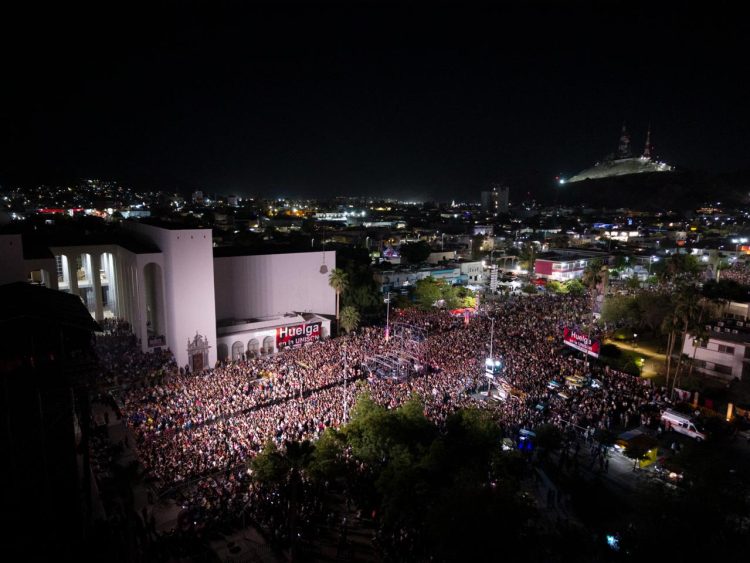 Conquista Carlos Rivera el Foro Rosales de las Fiestas del Pitic con 35 mil asistentes