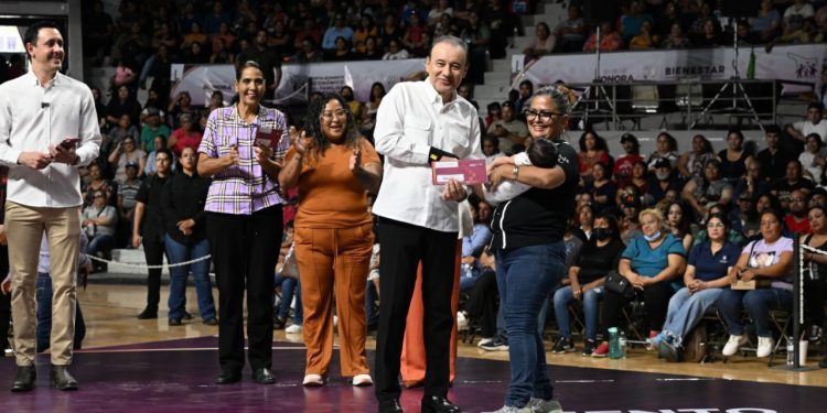 Gobernador Durazo fortalece economía de 16 mil familias con con tarjetas de oportunidades del Bienestar