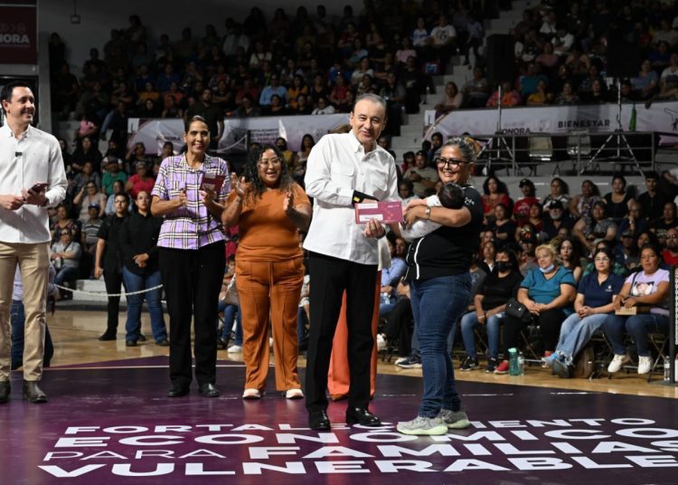 Gobernador Durazo fortalece economía de 16 mil familias con con tarjetas de oportunidades del Bienestar