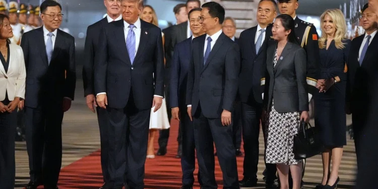 Trump llega a China con Musk; pide a Xi Jinping “abrir” el mercado a la IA
