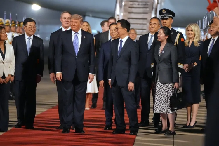 Trump llega a China con Musk; pide a Xi Jinping “abrir” el mercado a la IA