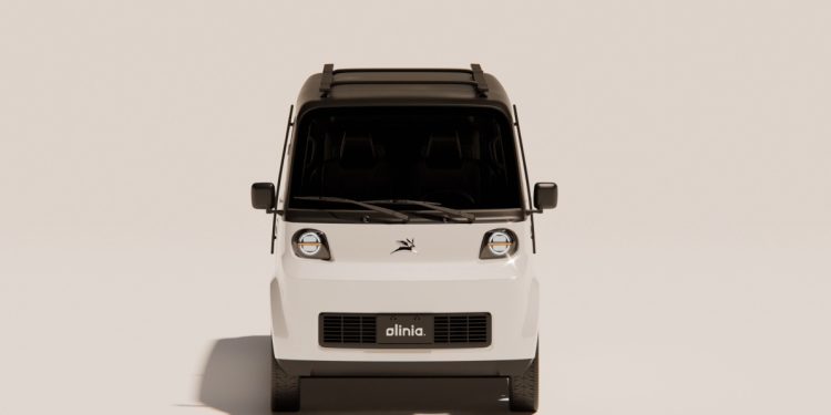 Presidenta Claudia Sheinbaum presenta el prototipo del mini vehículo eléctrico mexicano Olinia
