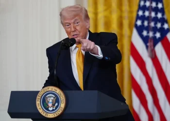 Si México no hace su trabajo contra las drogas, lo haremos nosotros vía terrestre: Trump