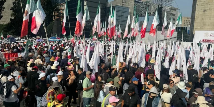 Simpatizantes de Sheinbaum ya abarrotan el Monumento a la Revolución para escuchar el discurso de la mandataria