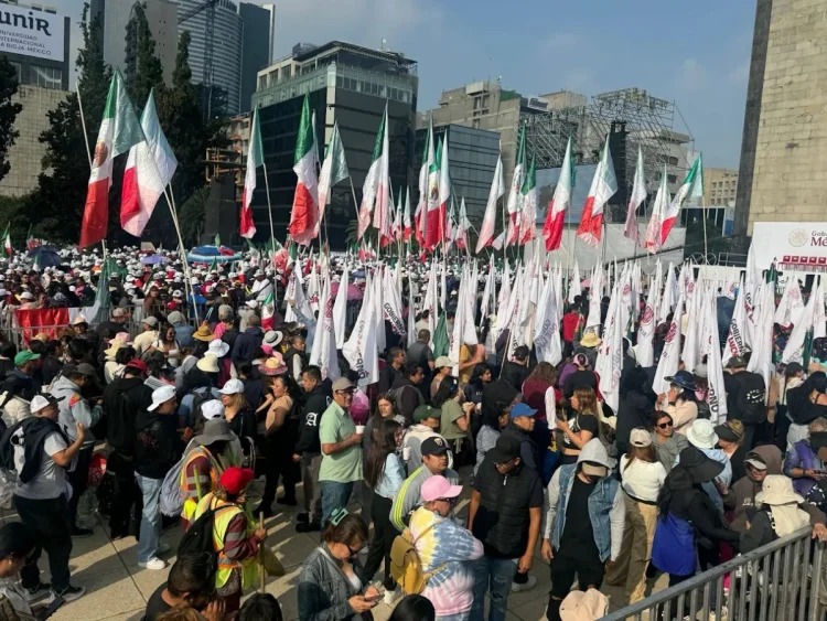 Simpatizantes de Sheinbaum ya abarrotan el Monumento a la Revolución para escuchar el discurso de la mandataria