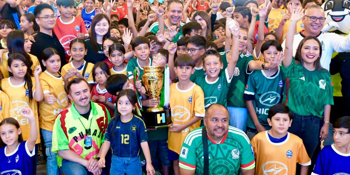 Inicia Toño Astiazarán la fiesta futbolera en Hermosillo con Mundialito H