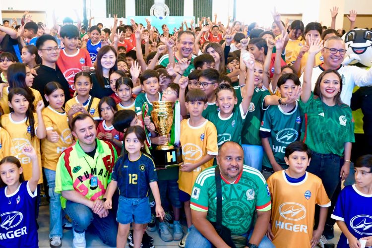 Inicia Toño Astiazarán la fiesta futbolera en Hermosillo con Mundialito H