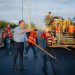 Casi listo el recarpeteo del bulevar Progreso, Toño Astiazarán supervisa la obra junto a vecinos