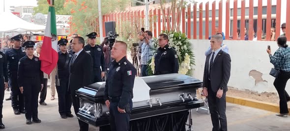 Dan último adiós al policía Luis Fernando Molina, asesinado en Centro de Hermosillo; rinden luto ‘Toño’ Astiazarán y cónsul de EEUU