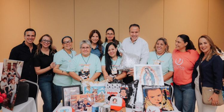 Apoya Toño Astiazarán a más de 300 mujeres emprendedoras con Maxi Apoyo