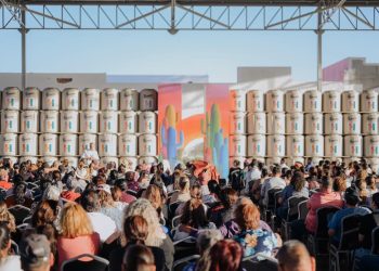 Beneficia Toño Astiazarán a más de 3 mil familias con tinacos gratuitos ya instalados en sus hogares