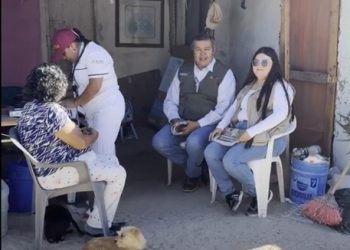 Octavio Almada impulsa el registro al Servicio Universal de Salud casa por casa en Puerto Peñasco