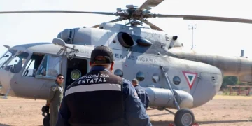 Avanza combate al incendio en Arivechi, Sonora; suman helicóptero militar para contener zona crítica