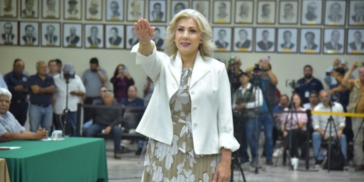 Pide licencia Javier Lamarque como alcalde de Cajeme; rinde protesta Claudia Santacruz como alcaldesa suplente