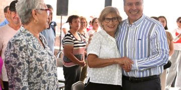 Apoya Toño Astiazarán a personas adultas a través del programa Huellas Mayores