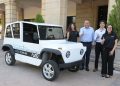Reconoce Toño Astiazarán a jóvenes creadores de vehículo eléctrico AVIDO